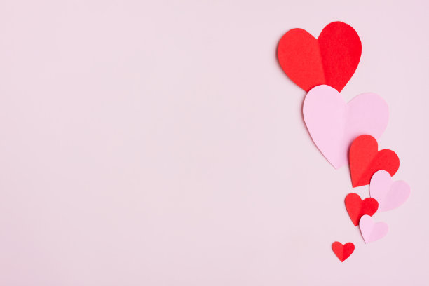 粉色背景红粉纸心形，心形剪纸，情人节快乐图片下载
