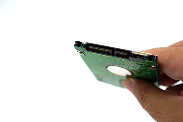 图为白色背景的笔记本电脑或游戏机用的2.5英寸磁性硬盘。图片下载