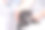 在浴室给一只灰色的家猫洗澡特写图片下载