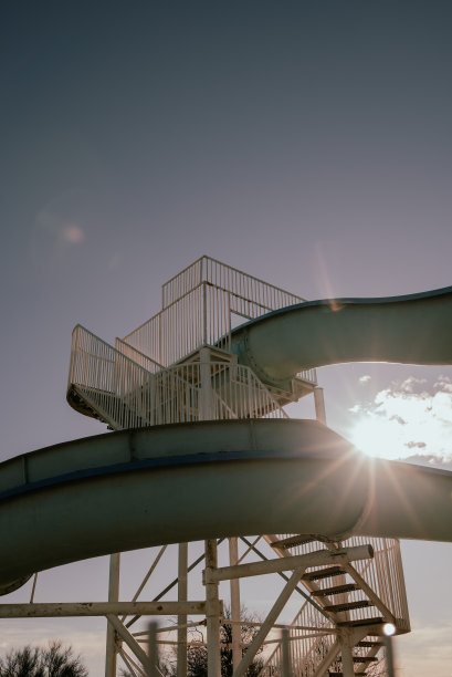 法国废弃的滑水道图片下载