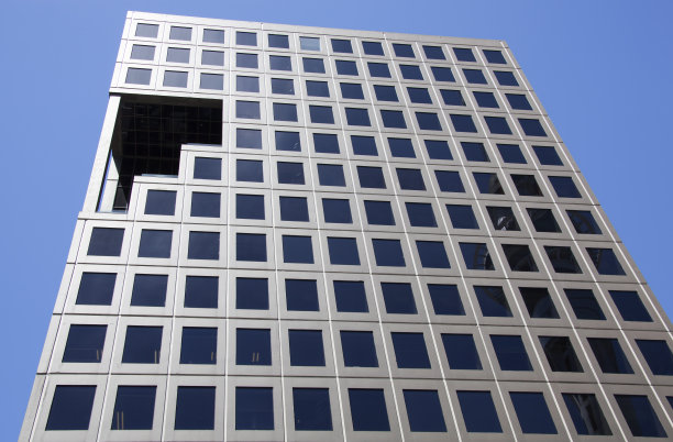 奥克兰市区有个洞的大楼图片下载