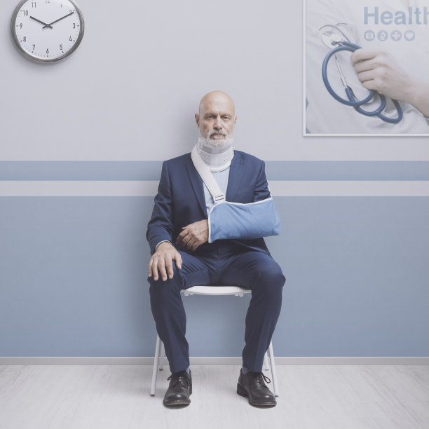 受伤的病人在医院等候图片下载