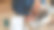 无聊疲倦昏昏欲睡的商人在办公桌上的笔记本电脑上例行工作后睡着了图片下载
