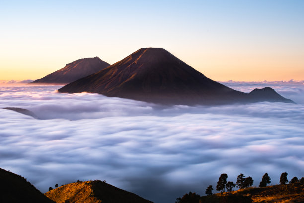 中爪哇上空的云海图片下载