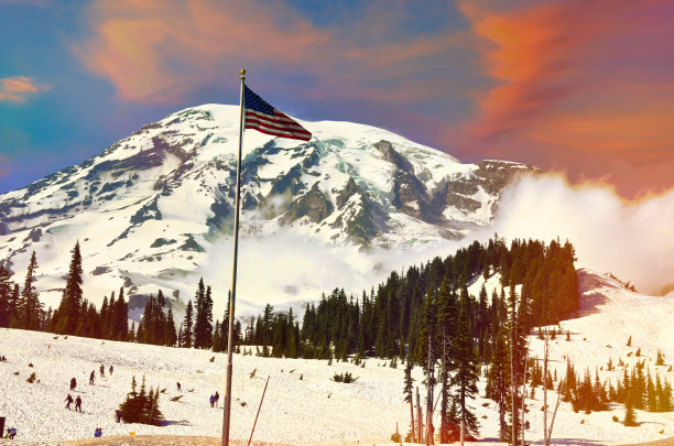 雷尼尔山，华盛顿州最受欢迎的目的地之一。图片下载