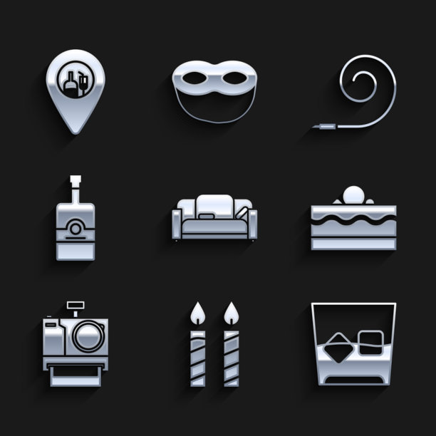 沙发，生日蛋糕，蜡烛，杯子，威士忌，冰块图片下载