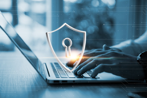 网络安全概念，挂锁图标和互联网技术网络，安全加密用户个人数据，安全上网。图片下载