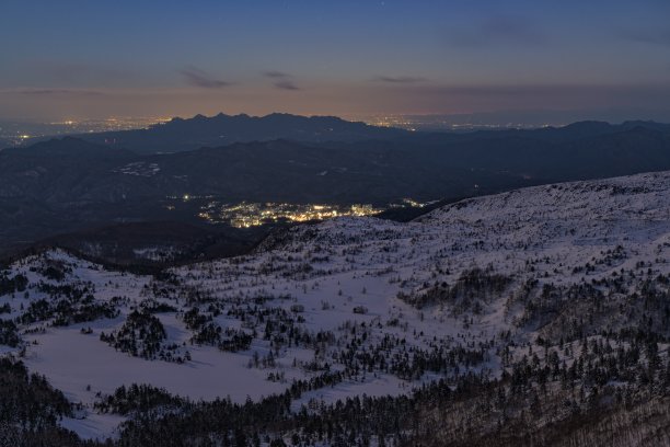 日本群马县涩峠的冬季黄昏景色图片下载