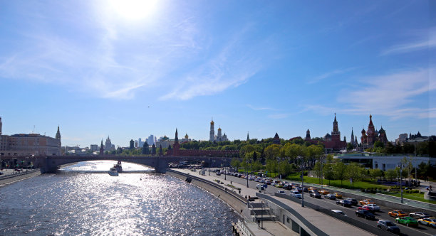莫斯科河全景与莫斯科克里姆林宫，俄罗斯。图片下载