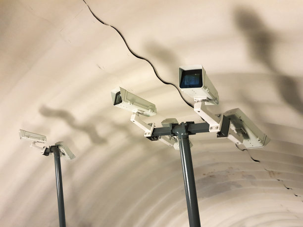 地铁里有六个公共摄像头。图片下载