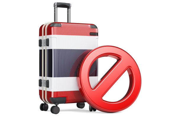 泰国入境禁令。有泰国国旗和禁酒标志的手提箱。三维渲染图片下载