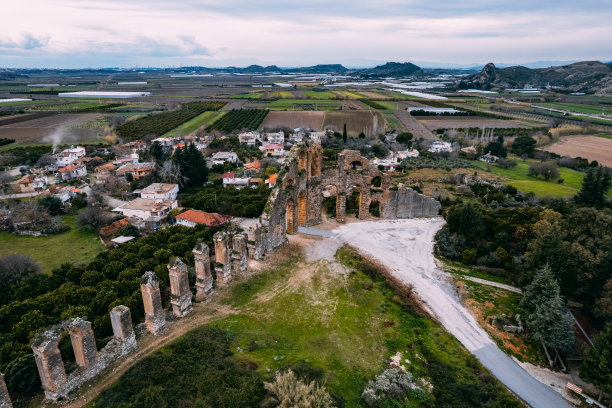 无人机视图阿斯彭多斯古城的渡槽图片下载
