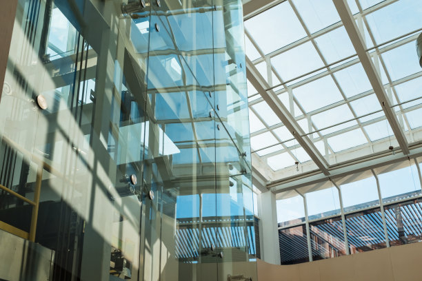 透明电梯和天井天窗图片下载