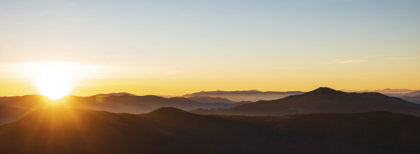 山日出头。图片下载