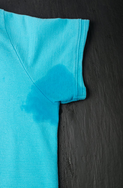 衬衫上的腋窝湿，汗渍，腋窝问题，腋下湿，衣服上的汗渍，出汗图片下载