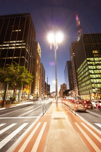 巴西圣保罗保利斯塔大道中央的黄昏图片下载