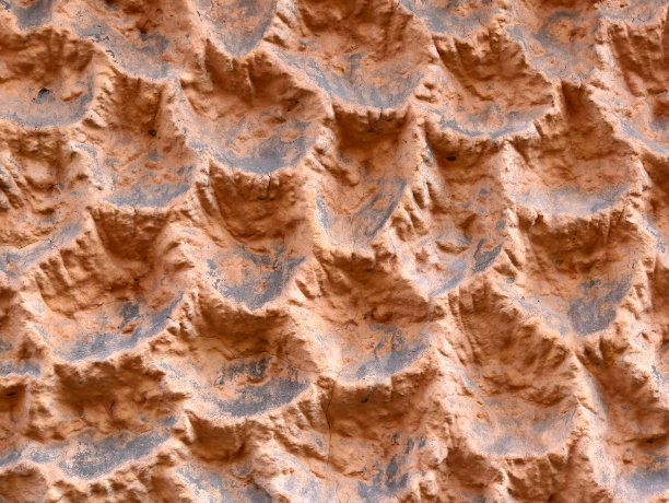 黄铜或铜表面的空心和凸起，作为背景和纹理图片下载