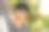 年轻的亚洲男子的照片读书和听音乐耳机与他的女朋友。图片下载