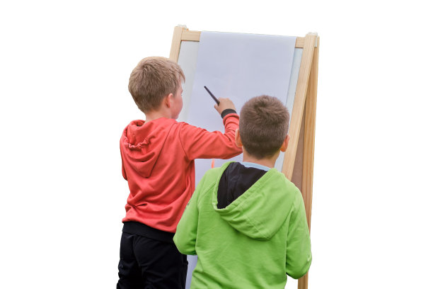 孩子们学习在画布上画画，画架上有纸，孤立在白色背景上。男孩艺术家在河边画自然和树木图片下载