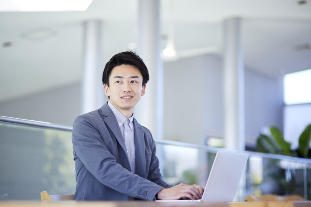 年轻的日本商人图片下载