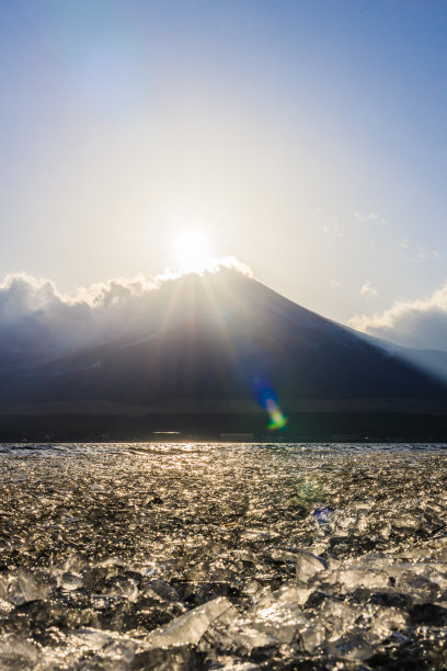 富士山(世界遗产) 冰冻湖面 钻石富士图片下载