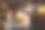 两个女孩和一位年轻的母亲做了一束花图片下载