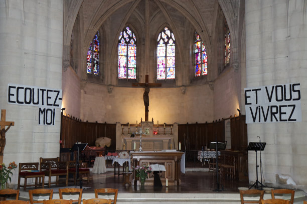 蒙迪迪埃 - 圣皮埃尔教堂图片下载