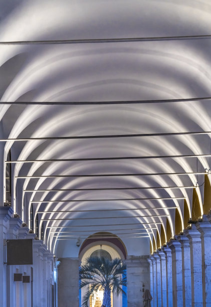 长排拱门城市景观法国尼斯图片下载