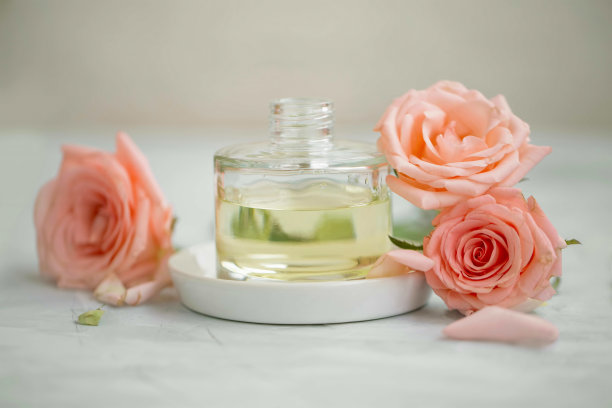 天然玫瑰油图片下载