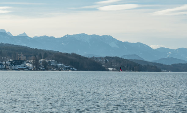奥地利卡林西亚的沃特湖图片下载