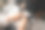 在美容院修指甲。戴着黑色手套的师傅握着客户的手。特写镜头。俯视图图片下载
