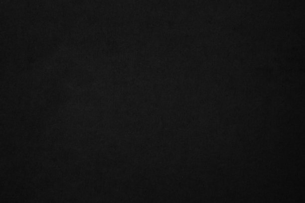 黑色纸张纹理背景。黑色空白纸板页。旧的复古页黑色垃圾小插图。图案粗糙的艺术乡村垃圾信。材料纸板与复制空间的豪华文本。图片下载