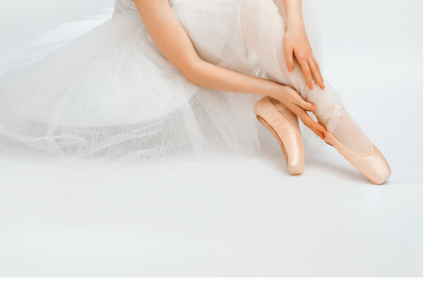 芭蕾舞者的腿与芭蕾舞鞋和芭蕾舞裙图片下载