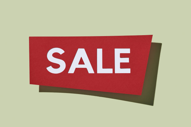 红色的牌子上写着“出售”图片下载