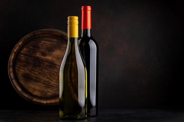 白色和红色的酒瓶图片下载