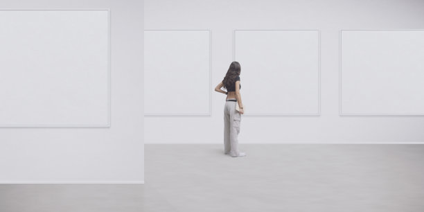 艺术展上的女人图片下载