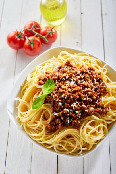 意大利肉酱面配肉和奶酪图片下载