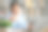 年轻女子在家里用笔记本电脑和智能手机工作图片下载