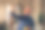 中年男子一边在家喝咖啡一边用智能手机自拍图片下载