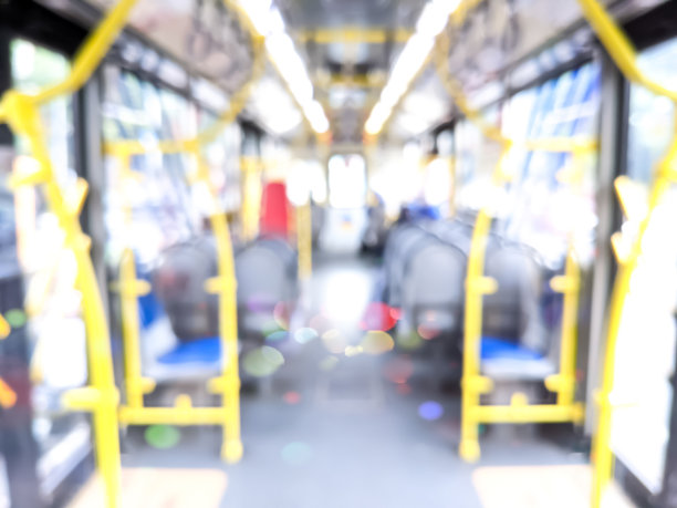 母线槽内乘客座位的模糊后视图图片下载