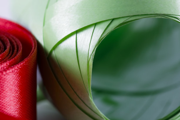 绿色和红色的礼品包装丝带图片下载