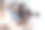 年轻学生在大学图书馆研究现代技术的发明。图片下载