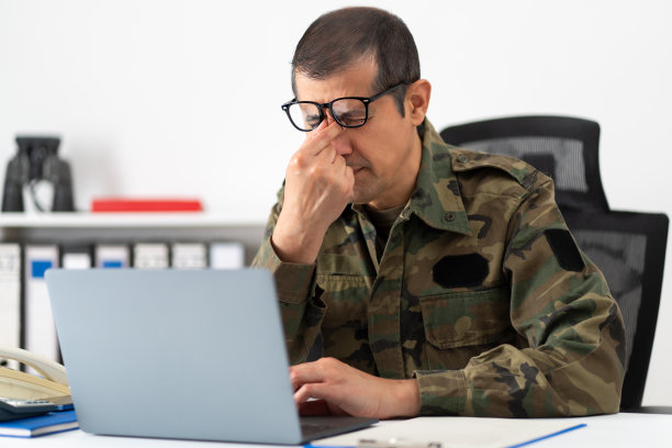 压力男兵图片下载