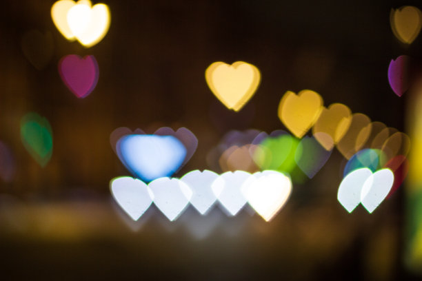 爱心形状背景虚化模糊图片下载