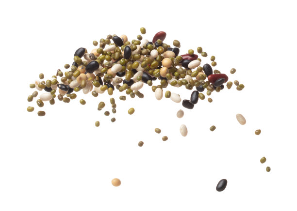 拌豆掉落爆炸，几种豆漂浮爆炸。干燥混合白，绿，红，大豆，黑，花生，豆，在空气中飞溅。白色背景隔离高速快门，定格图片下载
