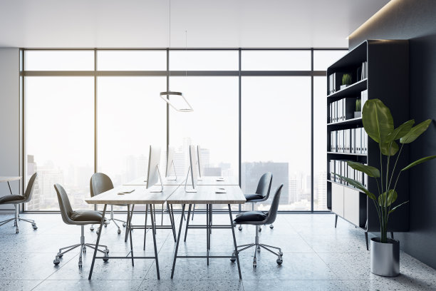 明亮的玻璃办公室内部与混凝土地板，家具，窗户与城市景观和其他物体。3 d渲染。图片下载