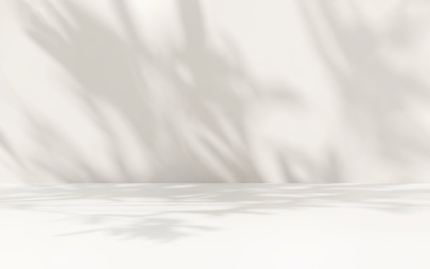 空的现代，极简的柜台，桌面在斑驳的阳光和树叶的阴影在白色墙壁的背景图片下载