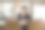 亚洲女性女性室内设计师的肖像微笑快乐自信的手与她的客户工作的房子项目家庭工作室的背景材料样品图家庭办公室的背景图片下载