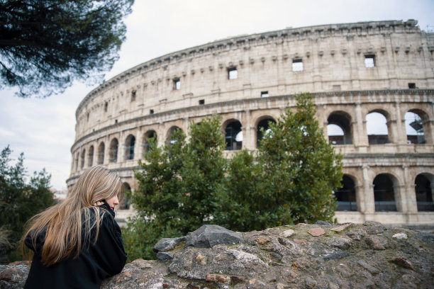 参观真正的古迹比上历史课更好图片下载