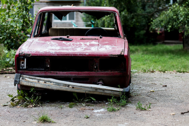 废弃汽车拆解图片下载